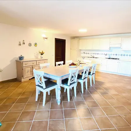 Апартаменты Ida Isuledda 1 Сан-Теодоро